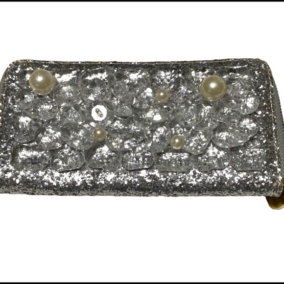 Deux Lux Silver Wallet Faux Pearl Sequence. Gently Used. Functional and Stylish - Picture 1 of 17